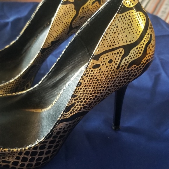 MICHAEL ANTONIO Gold snake print heels - Picture 2 of 3